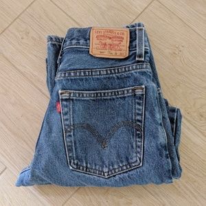 VINTAGE HIGHWAISTED LEVI'S JEANS